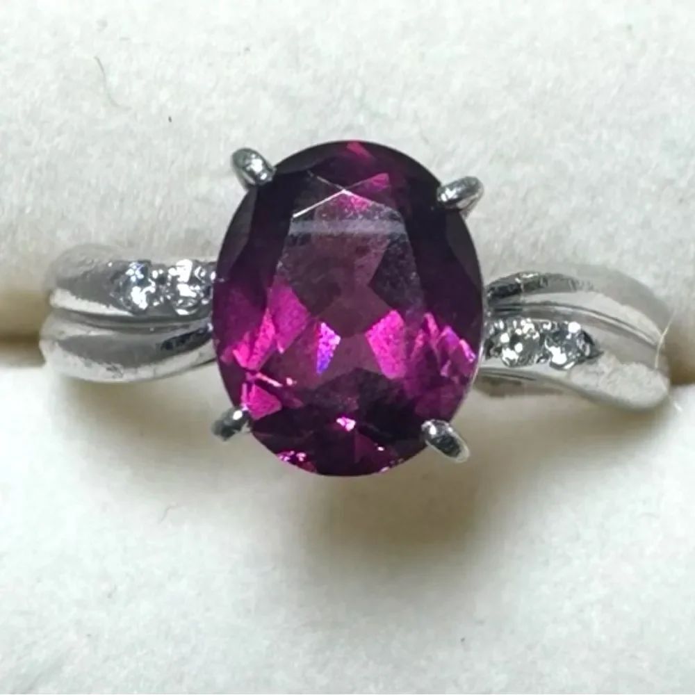 Natural 3.3 Carat Ruby & Four Diamonds Platinum P900 Ring